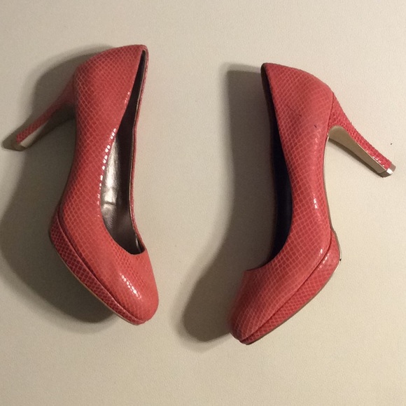 Top Moda Platform Pumps - Picture 1 of 7